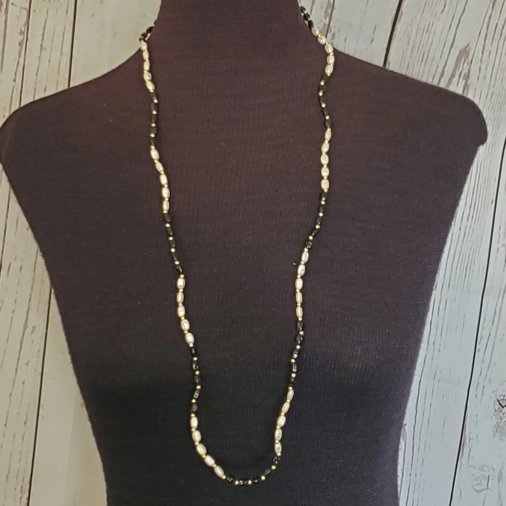 Vintage necklace with freshwater pearl and black onyx look beads